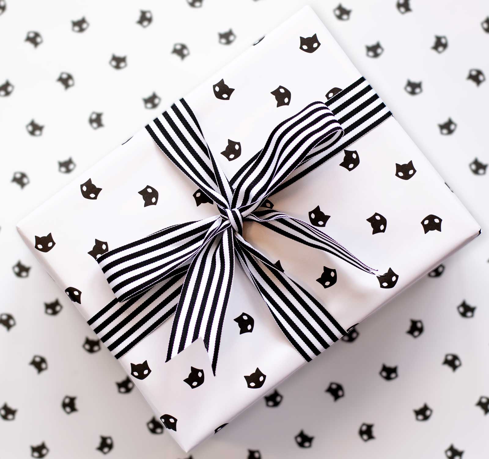 Wrapping Paper - Beautiful wrapped gift with Black Cat Iconic Pattern Paper 